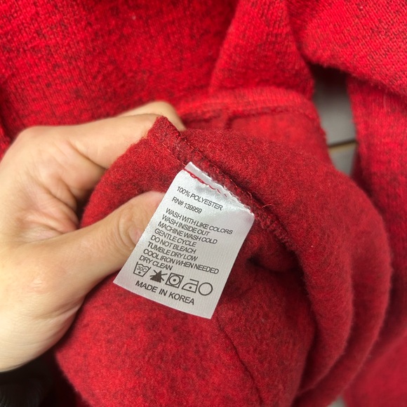 Elegant Scarlet Coat - Picture 4 of 6